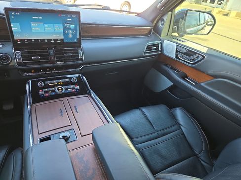Used 2023 Lincoln Navigator Black Label image 13
