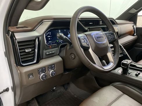 Used 2023 GMC Sierra 1500 Denali w/ Technology Package image 2
