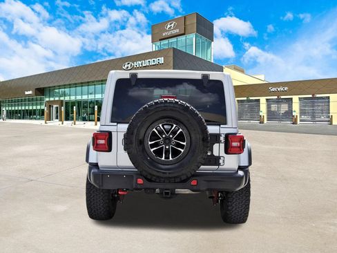 Used 2024 Jeep Wrangler Unlimited Rubicon AWD/4WD image 7