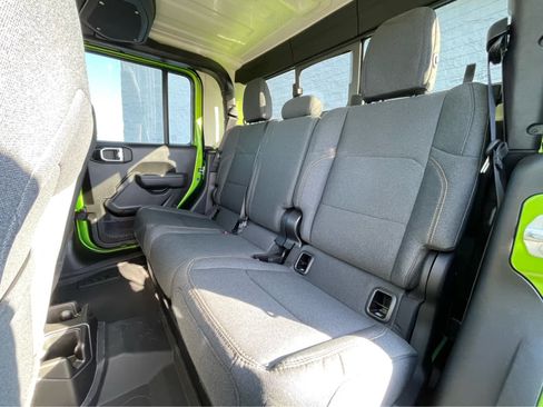 New 2025 Jeep Gladiator Sport image 25