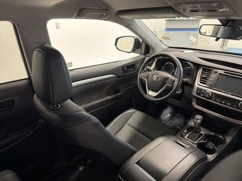 Used 2017 Toyota Highlander Plus image 28
