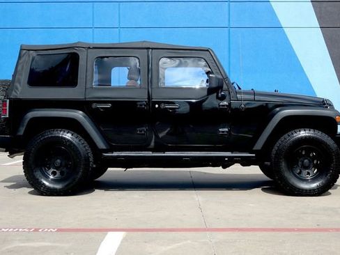 Used 2010 Jeep Wrangler Unlimited Sport image 3
