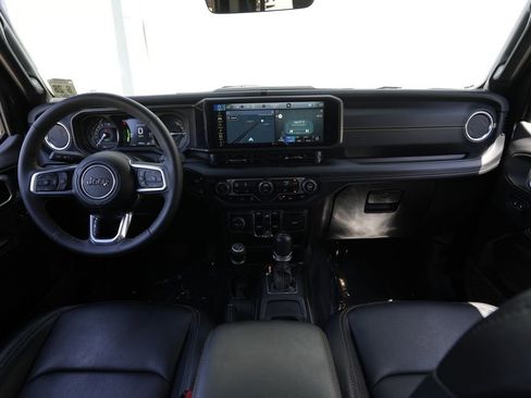 Used 2024 Jeep Wrangler Unlimited Sahara w/ Technology Group AWD/4WD image 40