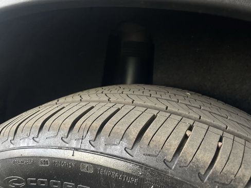 Used 2019 Volkswagen Tiguan SEL image 11