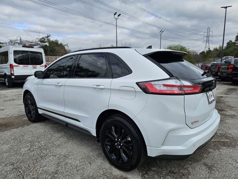 Certified 2024 Ford Edge SE w/ Black Appearance Package image 6