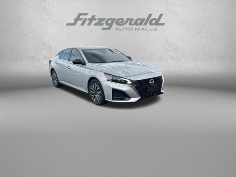 Used 2025 Nissan Altima 2.5 SV FWD image 1