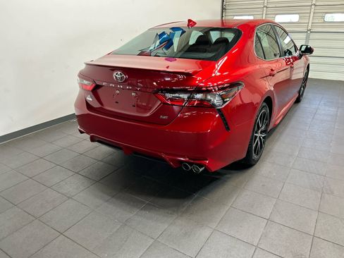 Used 2024 Toyota Camry SE FWD image 3