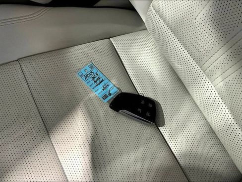 Used 2025 Buick Enclave Avenir w/ Super Cruise Package FWD image 32