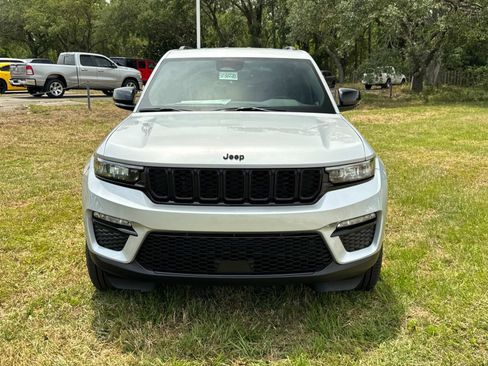 New 2025 Jeep Grand Cherokee Limited w/ Black Appearance Package RWD image 8