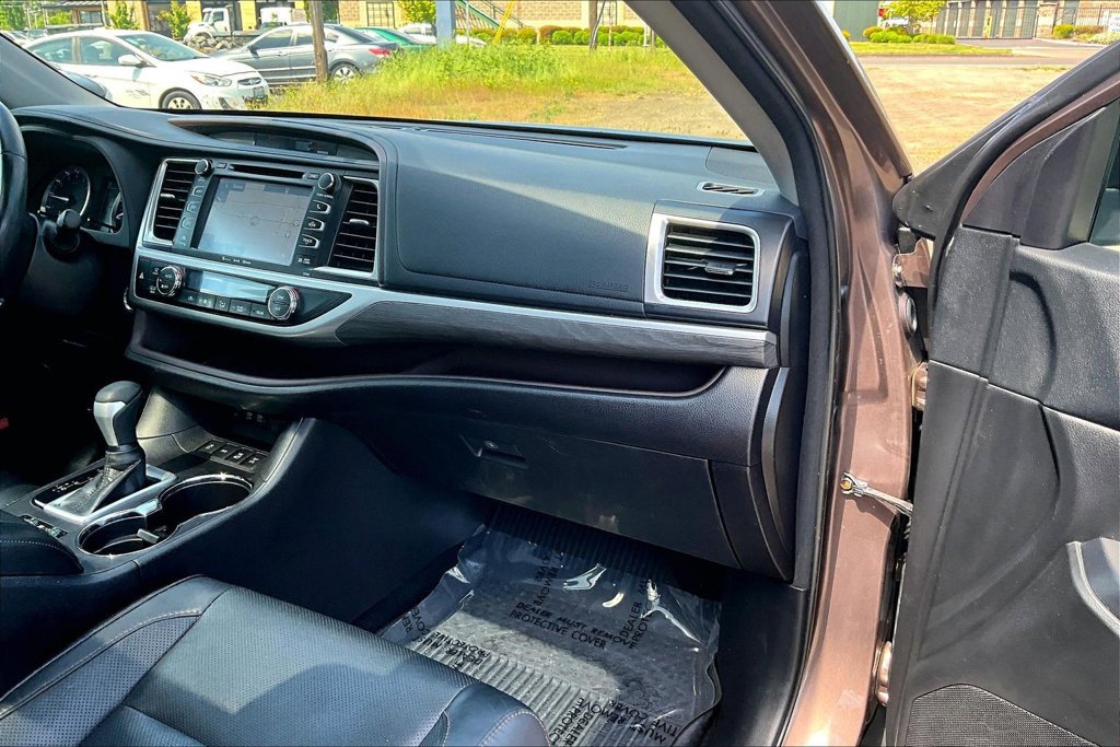 Used 2018 Toyota Highlander Limited Platinum AWD/4WD image 19