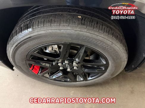 Used 2022 Chevrolet Traverse Premier w/ Redline Edition image 6