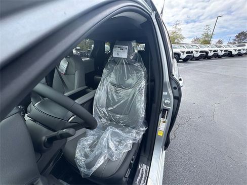 Used 2025 Toyota Sienna XLE image 12