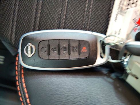 Used 2025 Nissan Rogue SV image 18