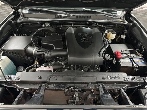 Used 2019 Toyota Tacoma TRD Sport image 39