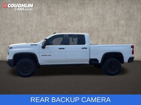 Used 2024 Chevrolet Silverado 2500 ZR2 w/ Technology Package AWD/4WD image 5