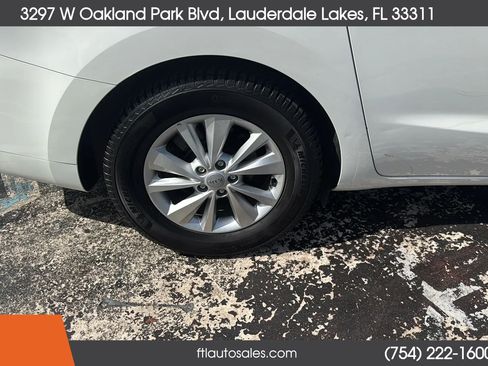 Used 2017 Kia Sedona LX w/ LX Essentials Premium Package FWD image 14