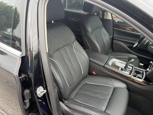 Used 2022 BMW 750i xDrive w/ Executive Package AWD/4WD image 36