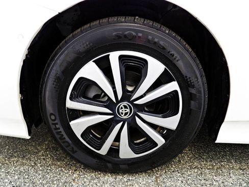 Used 2018 Toyota Prius Prime Advanced FWD image 19
