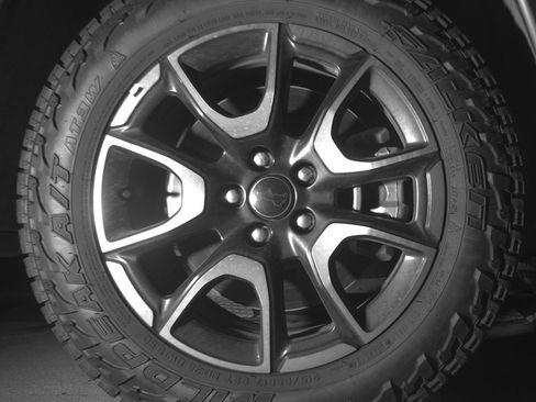 Used 2025 Jeep Compass Trailhawk AWD/4WD image 10