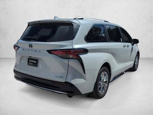 New 2026 Toyota Sienna Limited FWD image 4