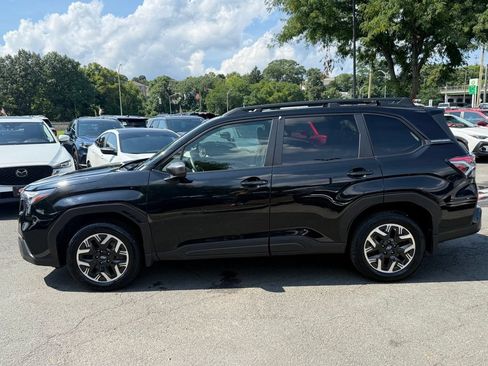 Certified 2025 Subaru Forester Premium AWD/4WD image 9
