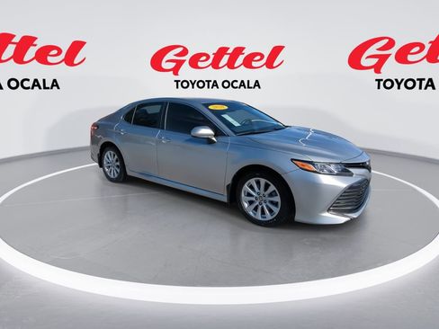 Used 2020 Toyota Camry LE image 2