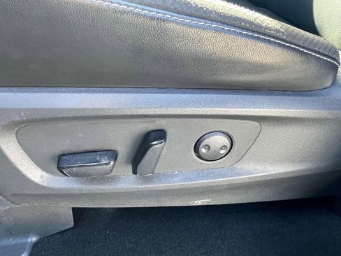 Used 2023 Nissan Pathfinder SL image 16