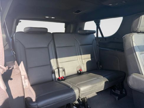 Used 2022 GMC Yukon XL Denali AWD/4WD image 32