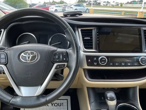 Used 2017 Toyota Highlander Limited FWD image 15