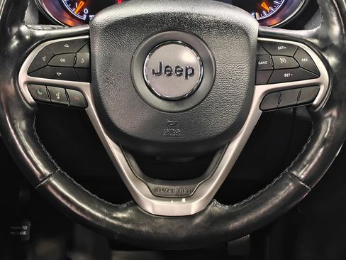 Used 2021 Jeep Grand Cherokee Laredo X AWD/4WD image 5