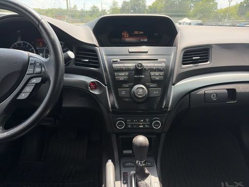 Used 2018 Acura ILX FWD image 19