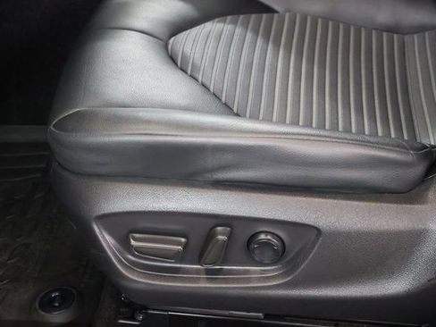 Used 2022 Toyota Camry SE image 13