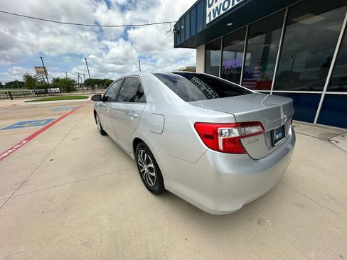 Used 2012 Toyota Camry LE FWD image 3