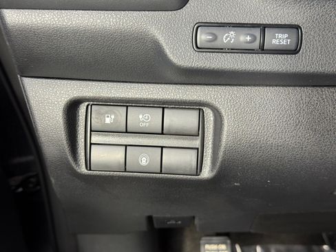 Used 2025 Nissan Leaf S image 16