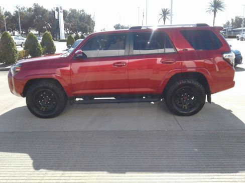 Used 2021 Toyota 4Runner SR5 Premium image 4