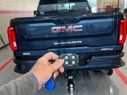 Used 2023 GMC Sierra 2500 AT4 w/ AT4 Preferred Package AWD/4WD image 8