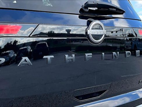 Used 2024 Nissan Pathfinder SL w/ SL Premium Package FWD image 10