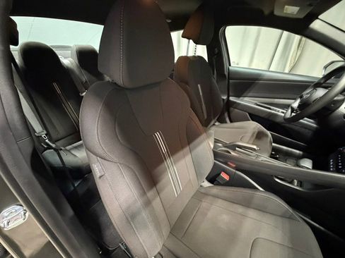 Used 2025 Hyundai Elantra Sport image 28