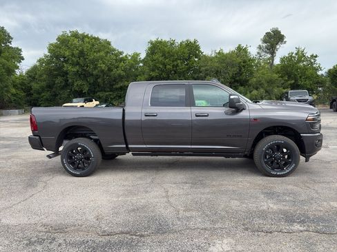 New 2026 RAM 2500 Laramie AWD/4WD image 4