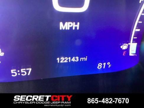 Used 2021 Chrysler Pacifica Touring-L FWD image 18