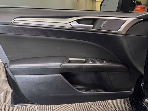 Used 2018 Ford Fusion SE w/ Fusion SE Technology Package image 39