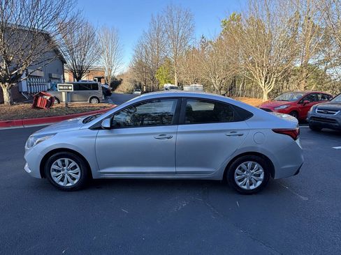 Used 2020 Hyundai Accent SE image 2