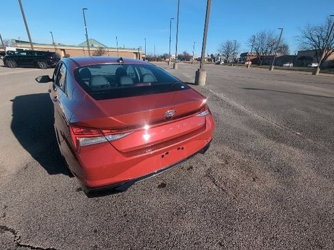 Used 2023 Hyundai Elantra Limited image 4