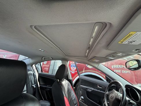 Used 2005 MAZDA MAZDA3 s w/ Moonroof & 6-CD Pkg image 14