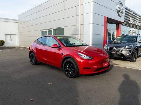 Used 2021 Tesla Model Y Long Range image 23