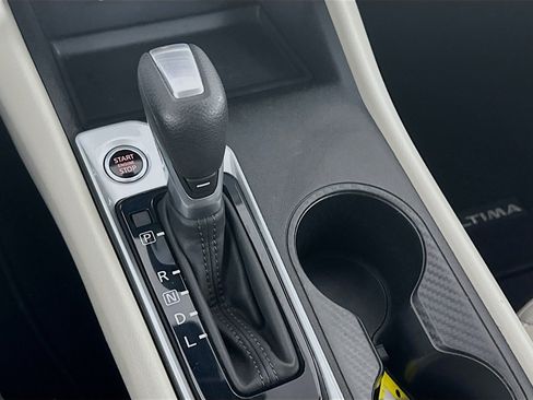 Used 2025 Nissan Altima 2.5 SV image 23