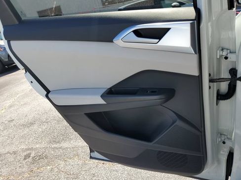 New 2026 Volkswagen Taos SE FWD image 13