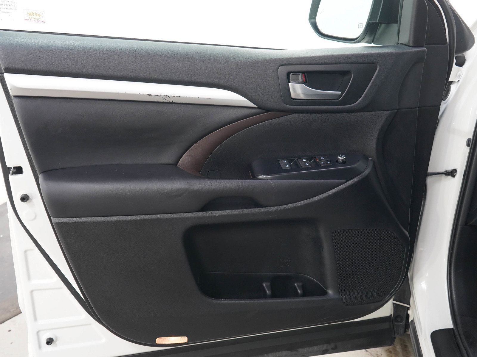 Used 2019 Toyota Highlander XLE AWD/4WD image 21