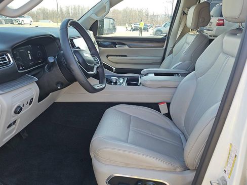 Used 2023 Jeep Wagoneer Series II w/ HD Trailer Tow Package image 7