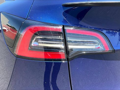 Used 2023 Tesla Model Y Long Range AWD/4WD image 29